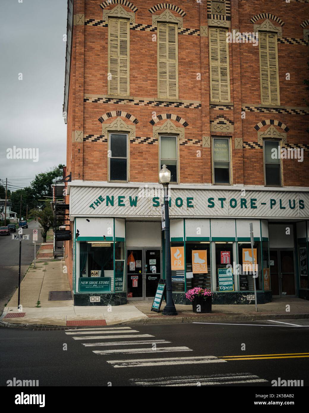 New Shoe Store Plus vintage sign, Towanda, Pennsylvania Stock Photo Alamy