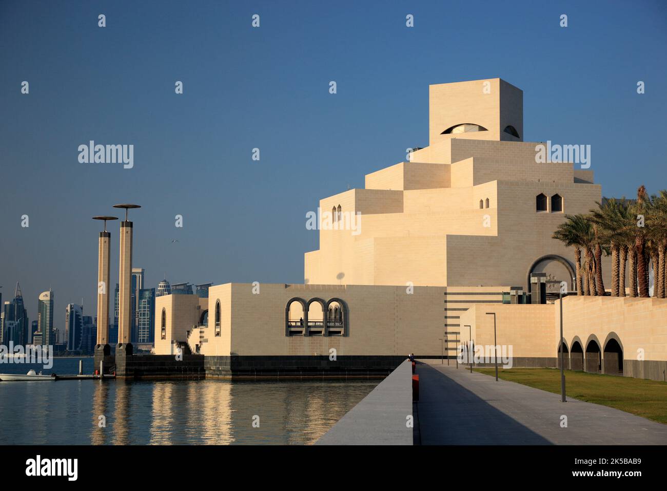 Museum für islamische Kunst, gilt als bedeutenstes Museum für islamische Kunst in Arabien, Wahrzeichen der Stadt Doha, Qatar, Katar Stock Photo