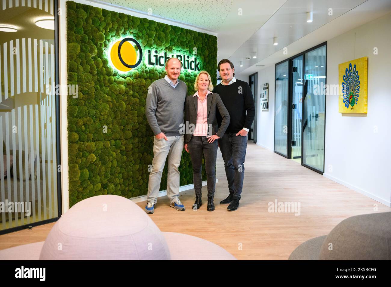 Hamburg, Germany. 07th Oct, 2022. Dr. Enno Wolf (l), Chief Operating Officer at Lichtblick, Constantin Eis, Chief Executive Officer at Lichtblick, and Tanja Schumann, Chief Financial Officer at Lichtblick, in the new offices. Energy supplier Lichtblick unveils its new headquarters in the Connexion office building in the Münzviertel district, which will be officially inaugurated on October 10. Credit: Jonas Walzberg/dpa/Alamy Live News Stock Photo