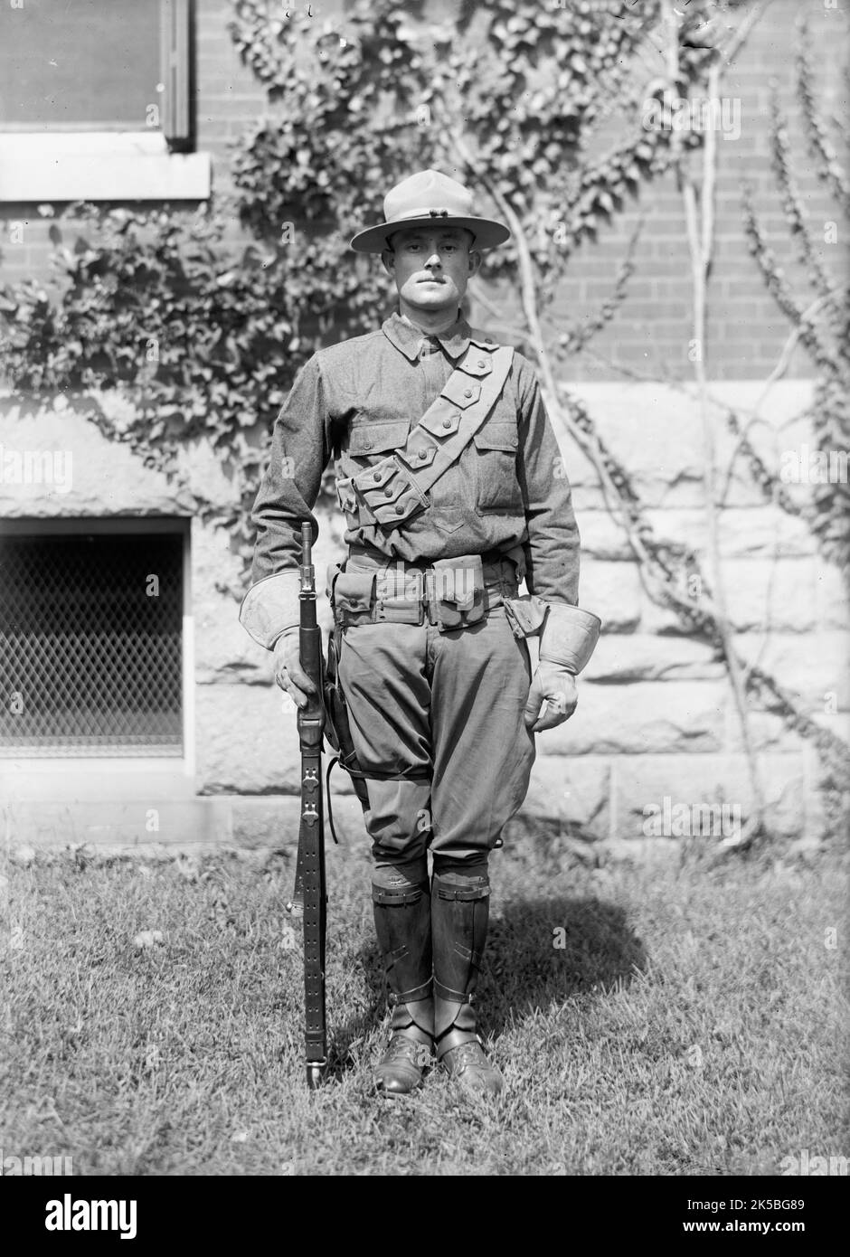 One soldier standing on Black and White Stock Photos & Images - Alamy