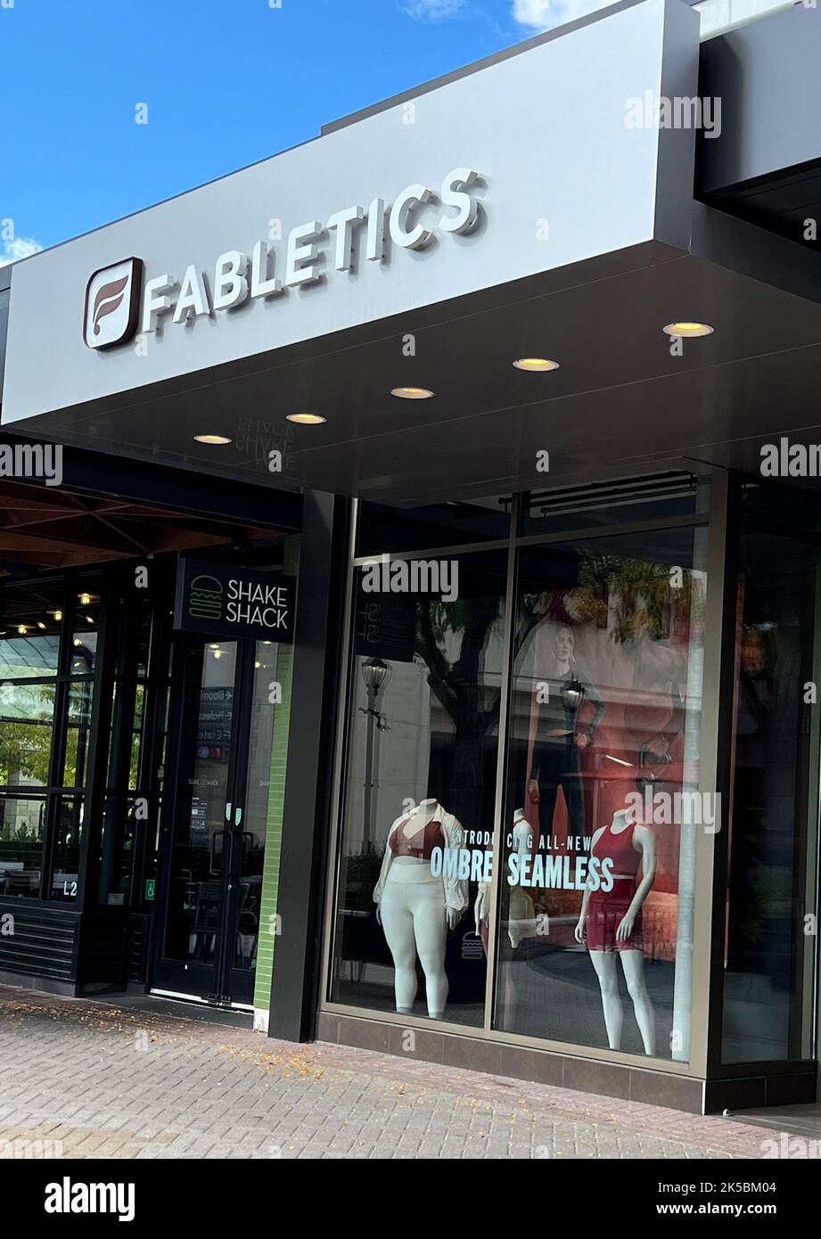 Fabletics store hi-res stock photography and images - Alamy