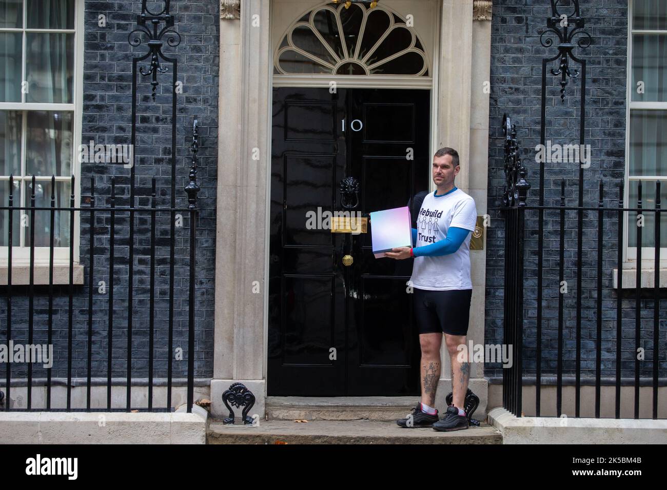 London, England, UK. 7th Oct, 2022. MICHAEL HARNETT whose daughter Christie took her life at a mental health hospital has handed in a petition to 10 Downing Street to call for a public inquiry into failures at the Tees Esk and Wear Valley NHS Foundation Trust (TEWV) that treated her. Harnett cycled to Downing Street from Newton Aycliffe, County Durham over 300 mile before handing in the petition. (Credit Image: © Tayfun Salci/ZUMA Press Wire) Stock Photo