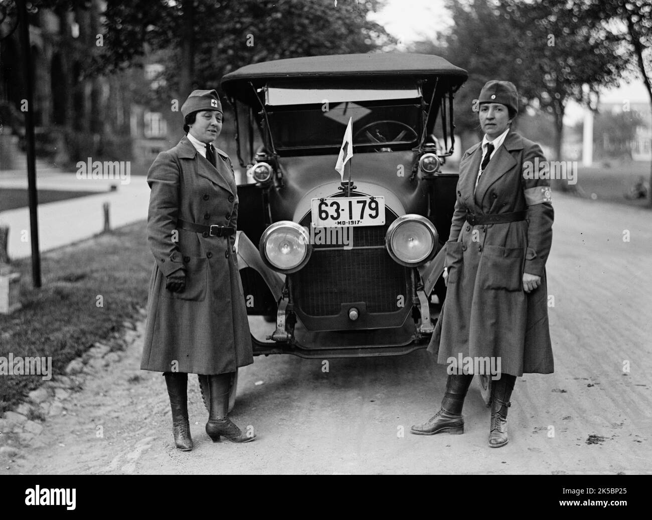 Mrs. Mendum Bloomburg, Red Cross Motor Corps, 1917. First World War: women in uniform, note 
