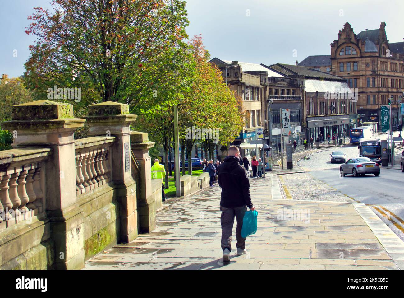 Paisley, Glasgow, Scotland, UK 7th October, 2022. UK Weather Heavy rain saw misery on the