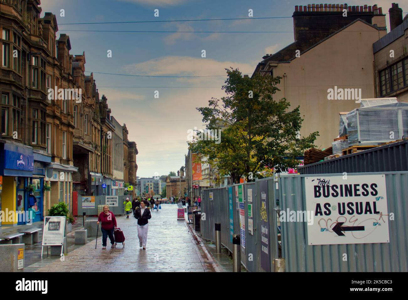 Paisley, Glasgow, Scotland, UK 7th October, 2022. UK Weather Heavy rain saw misery on the