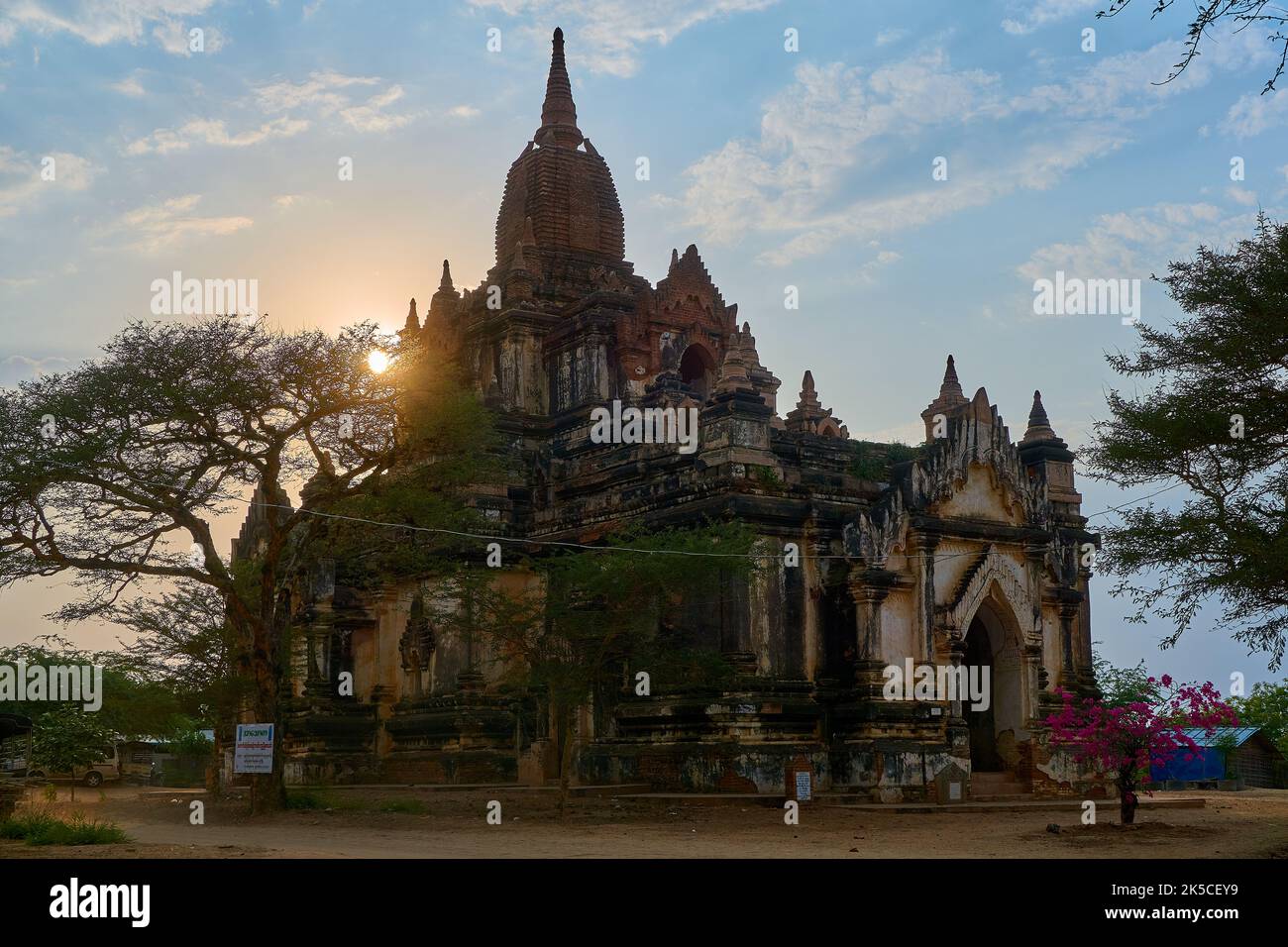 Shwegu Gyi Phaya at sunset, Bagan, Myanmar Stock Photo