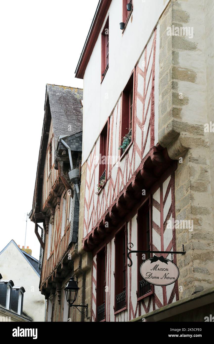 Carte Postale Ancienne – 56 Vannes – La Place Des Halles (Années 1910)
