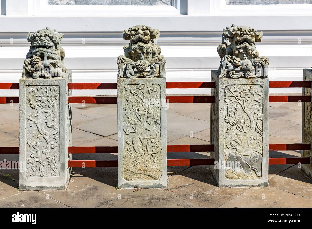 Chinese dragons, stone sculptures, Wat Arun, Temple of Dawn, Bangkok