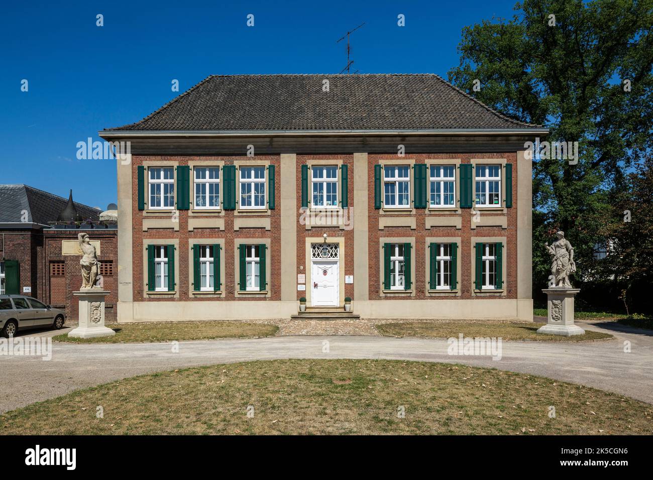 Germany, Bocholt, Lower Rhine, Westmuensterland, Muensterland, Westphalia, North Rhine-Westphalia, NRW, Haus Woord, manor house, late baroque, classicism, statues, depictions of gods Stock Photo