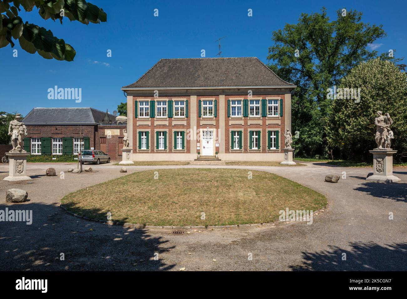 Germany, Bocholt, Lower Rhine, Westmuensterland, Muensterland, Westphalia, North Rhine-Westphalia, NRW, Haus Woord, manor house, late baroque, classicism, statues, depictions of gods Stock Photo