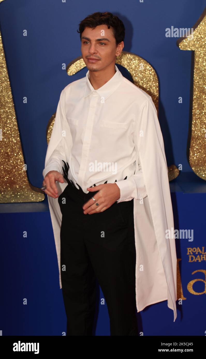 London, UK. Steve Ruffs at ‘Matilda The Musical’ premiere. Royal ...
