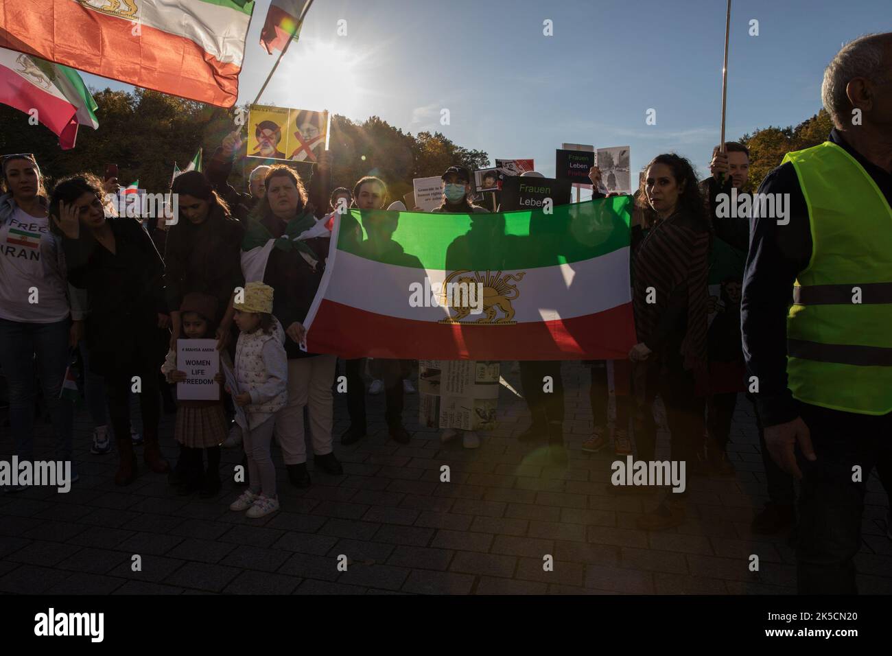 Berlin, Germany. 7th Oct, 2022. Protesters gathered at the Brandenburg Gate in Berlin on October 7, 2022, in solidarity with the protests in Iran. The protesters protested against the Mullah regime in Iran and expressed their sadness about the death of Mahsa Amini. The protesters also took to the streets against state violence and insufficient women's rights in Iran. (Credit Image: © Michael Kuenne/PRESSCOV via ZUMA Press Wire) Stock Photo