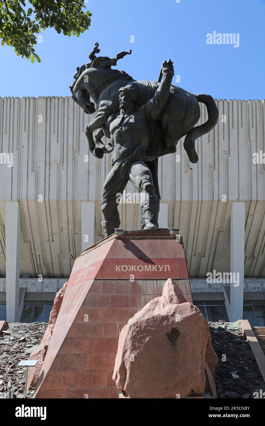 Statue of giant strongman Kojomkol (1899-1955), Togolok Moldo Street, Bishkek, Bishkek City Region, Kyrgyzstan, Central Asia Stock Photo