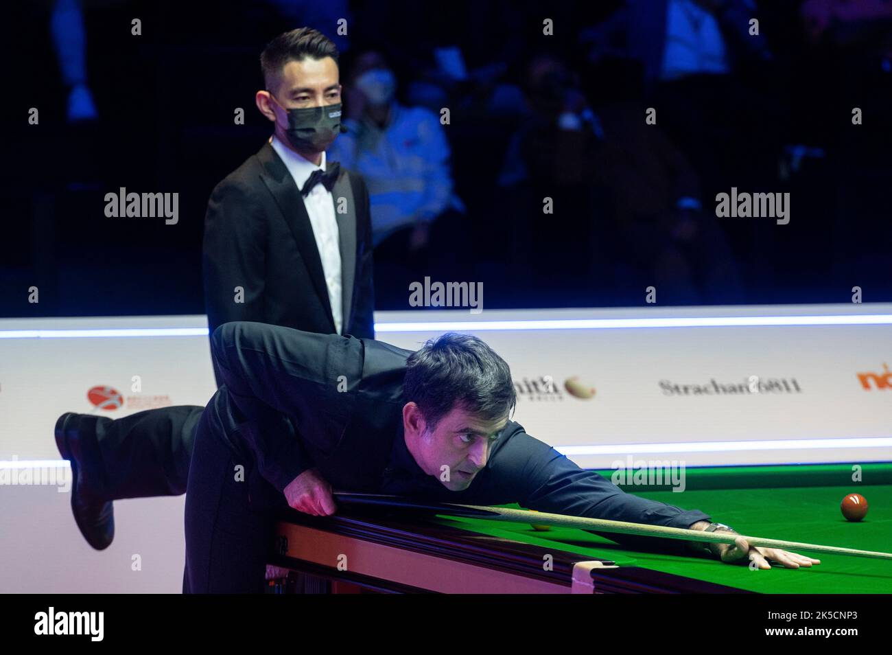Hong Kong, China. 07th Oct, 2022. Current world champion and world number one English player Ronnie O'Sullivan seen in action during the fourth quarter-final match of Hong Kong Masters snooker tournament against Hongkonger Ng On Yee. Final score; Ronnie O'Sullivan 5:0 Ng On Yee. Credit: SOPA Images Limited/Alamy Live News Stock Photo