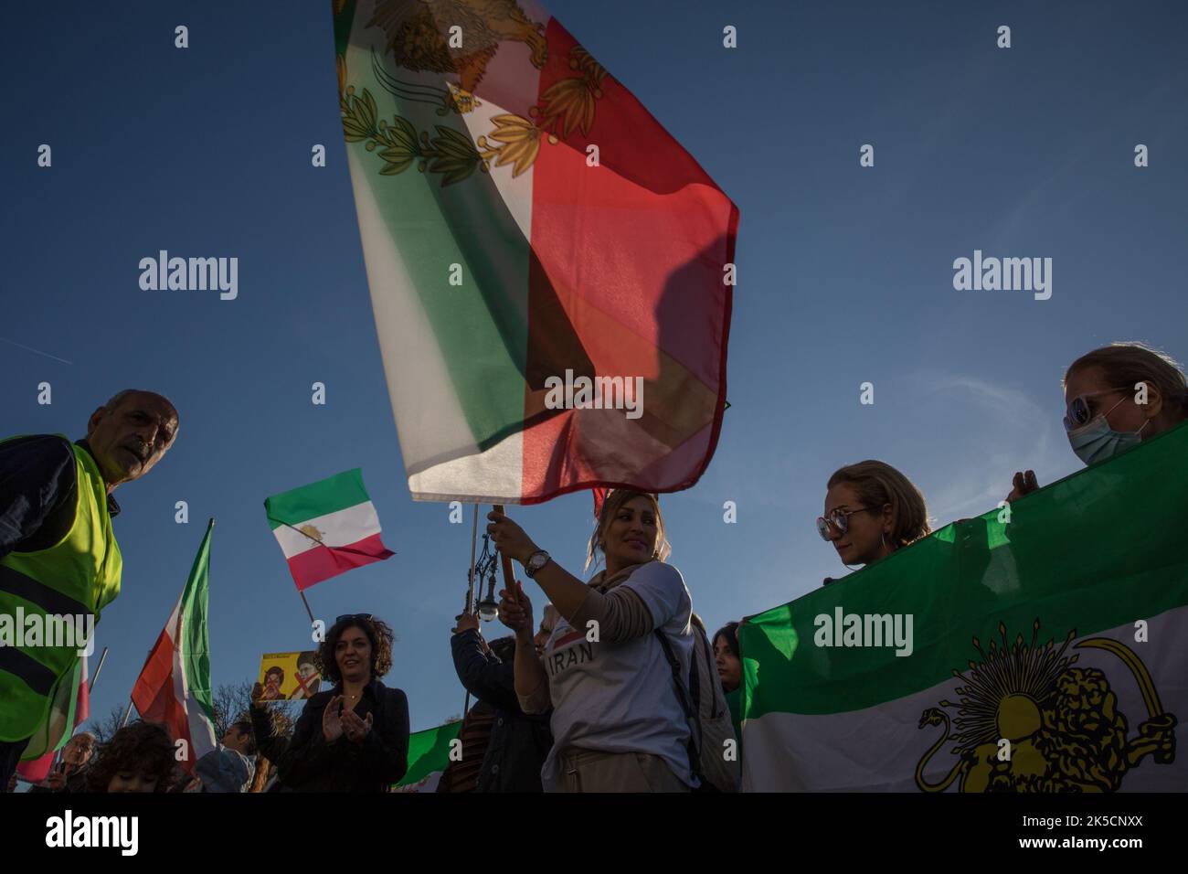 Berlin, Germany. 7th Oct, 2022. Protesters gathered at the Brandenburg Gate in Berlin on October 7, 2022, in solidarity with the protests in Iran. The protesters protested against the Mullah regime in Iran and expressed their sadness about the death of Mahsa Amini. The protesters also took to the streets against state violence and insufficient women's rights in Iran. (Credit Image: © Michael Kuenne/PRESSCOV via ZUMA Press Wire) Stock Photo