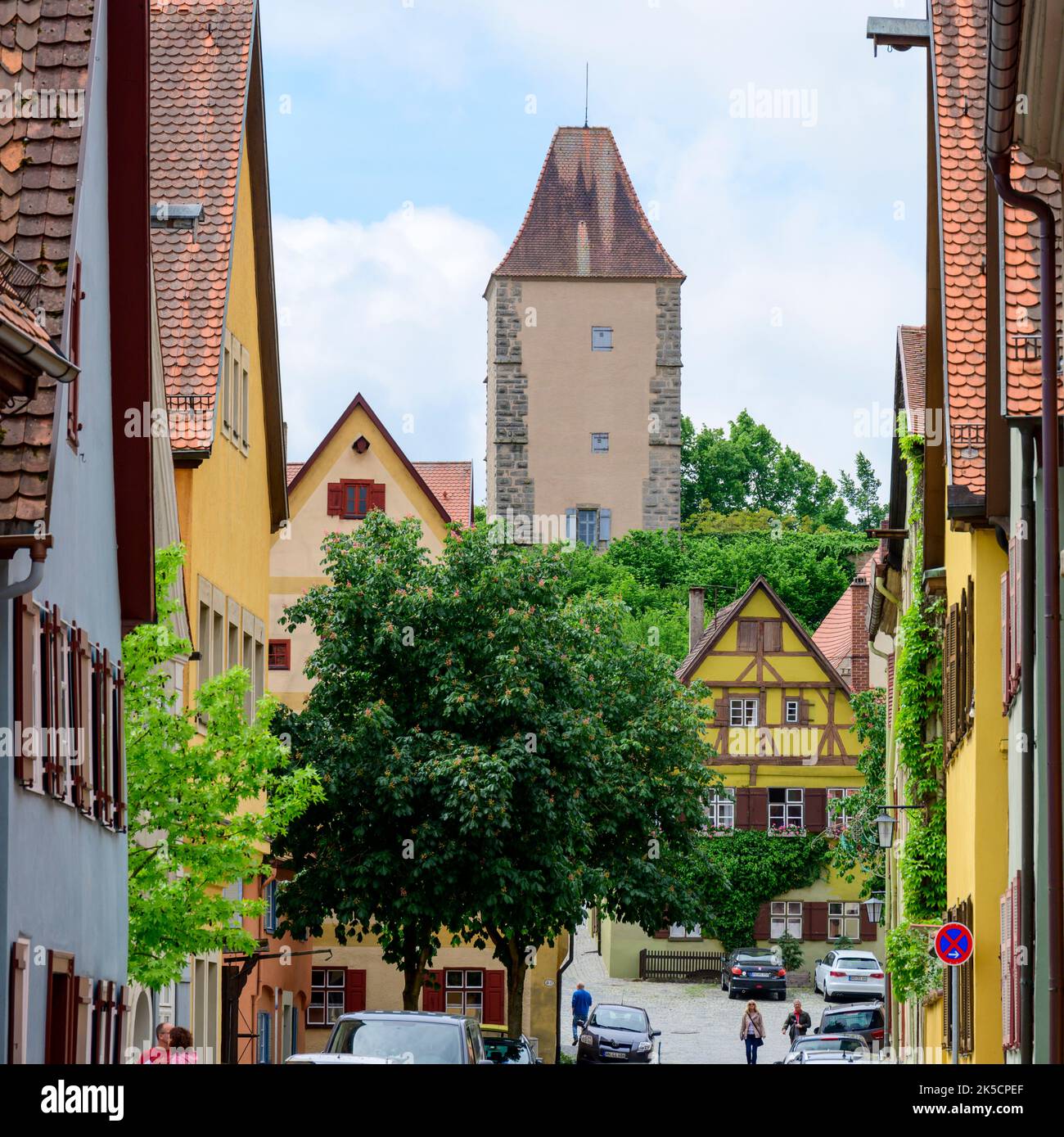 Germany, Bavaria, Dinkelsbühl, view to the 'Weißer Turm 'city wall tower. Stock Photo