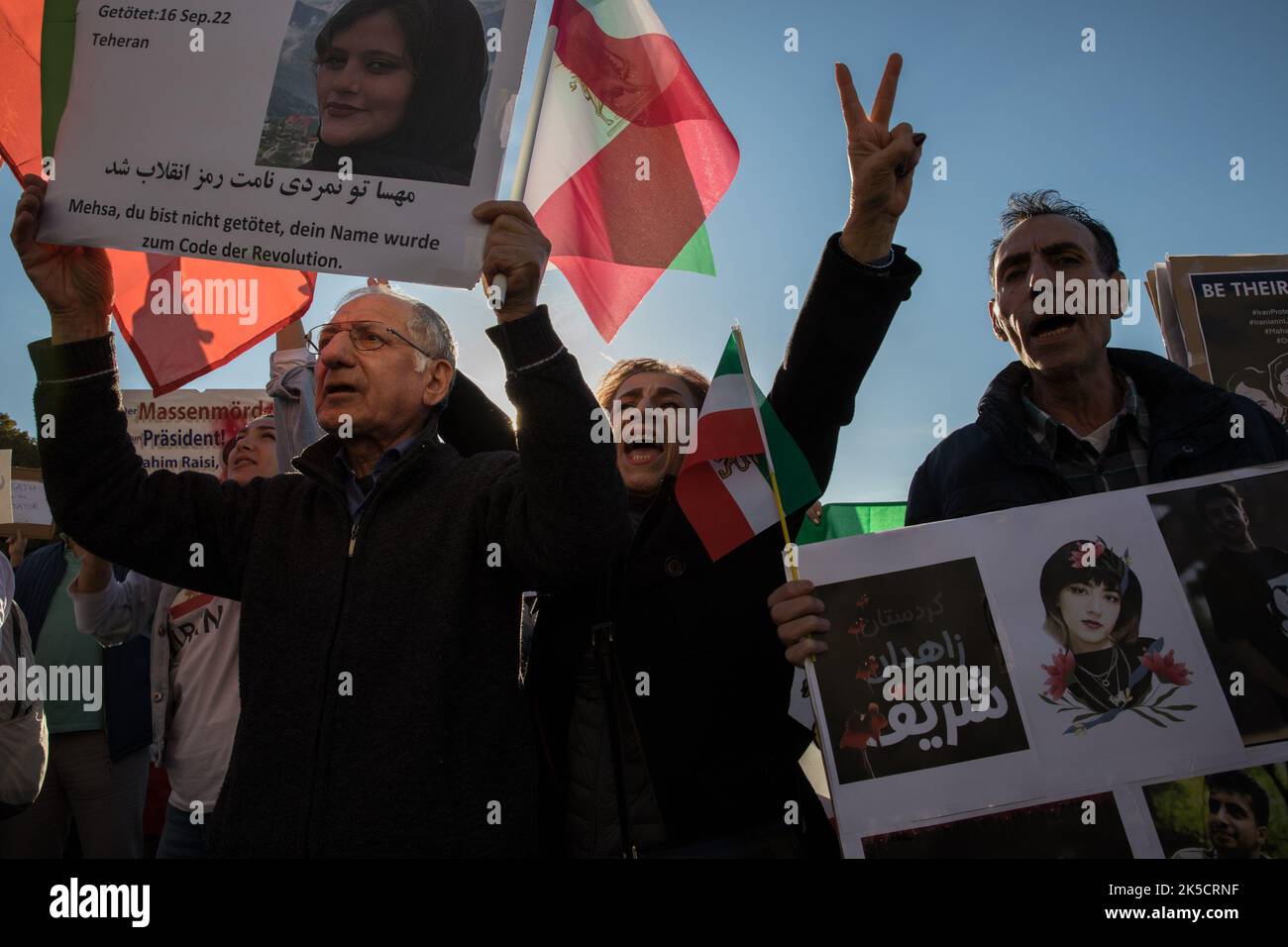 Berlin, Germany. 7th Oct, 2022. Protesters gathered at the Brandenburg Gate in Berlin on October 7, 2022, in solidarity with the protests in Iran. The protesters protested against the Mullah regime in Iran and expressed their sadness about the death of Mahsa Amini. The protesters also took to the streets against state violence and insufficient women's rights in Iran. (Credit Image: © Michael Kuenne/PRESSCOV via ZUMA Press Wire) Stock Photo