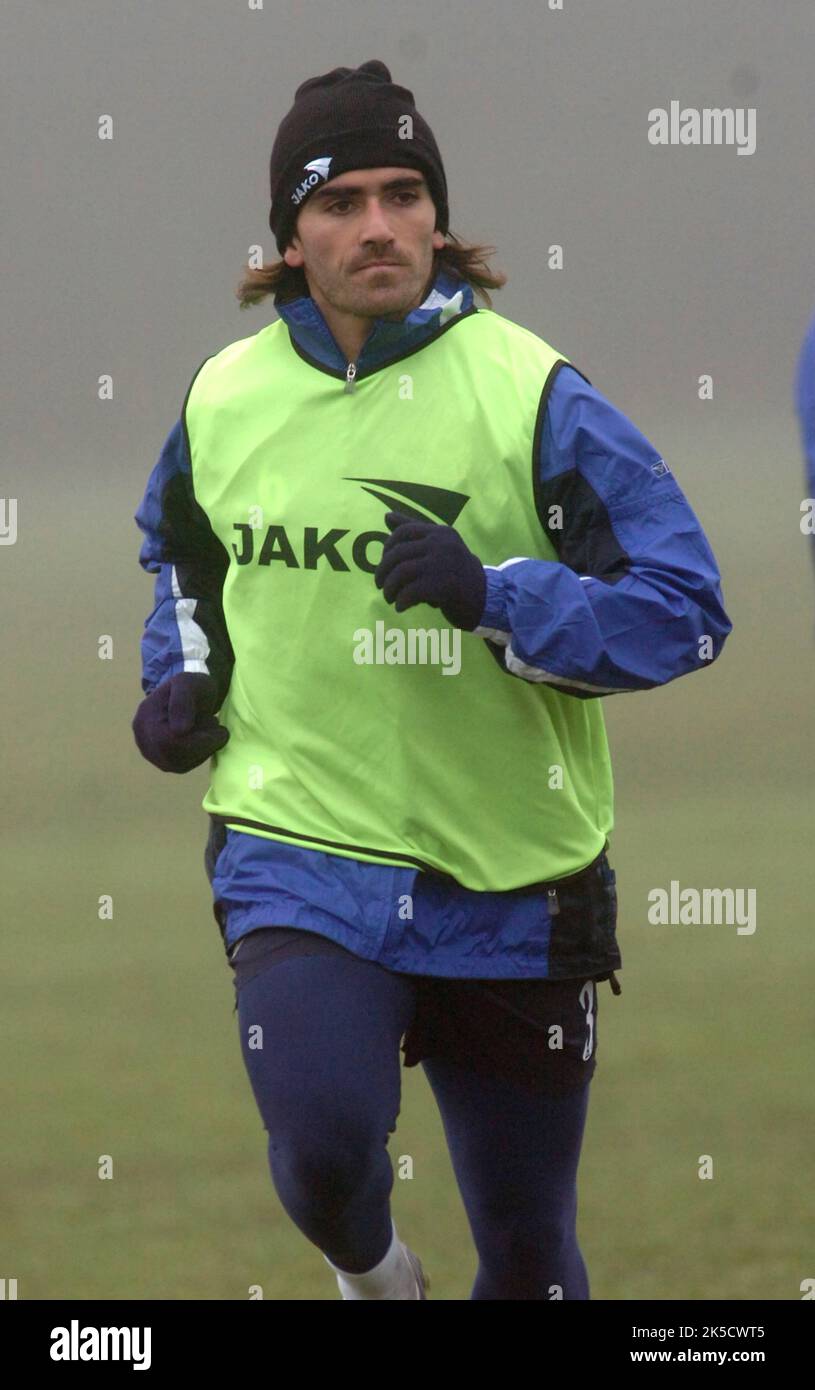 PEDRO MENDES PORTSMOUTH TRAINING 21-12-06 PIC MIKE WALKER, 2006 Stock Photo