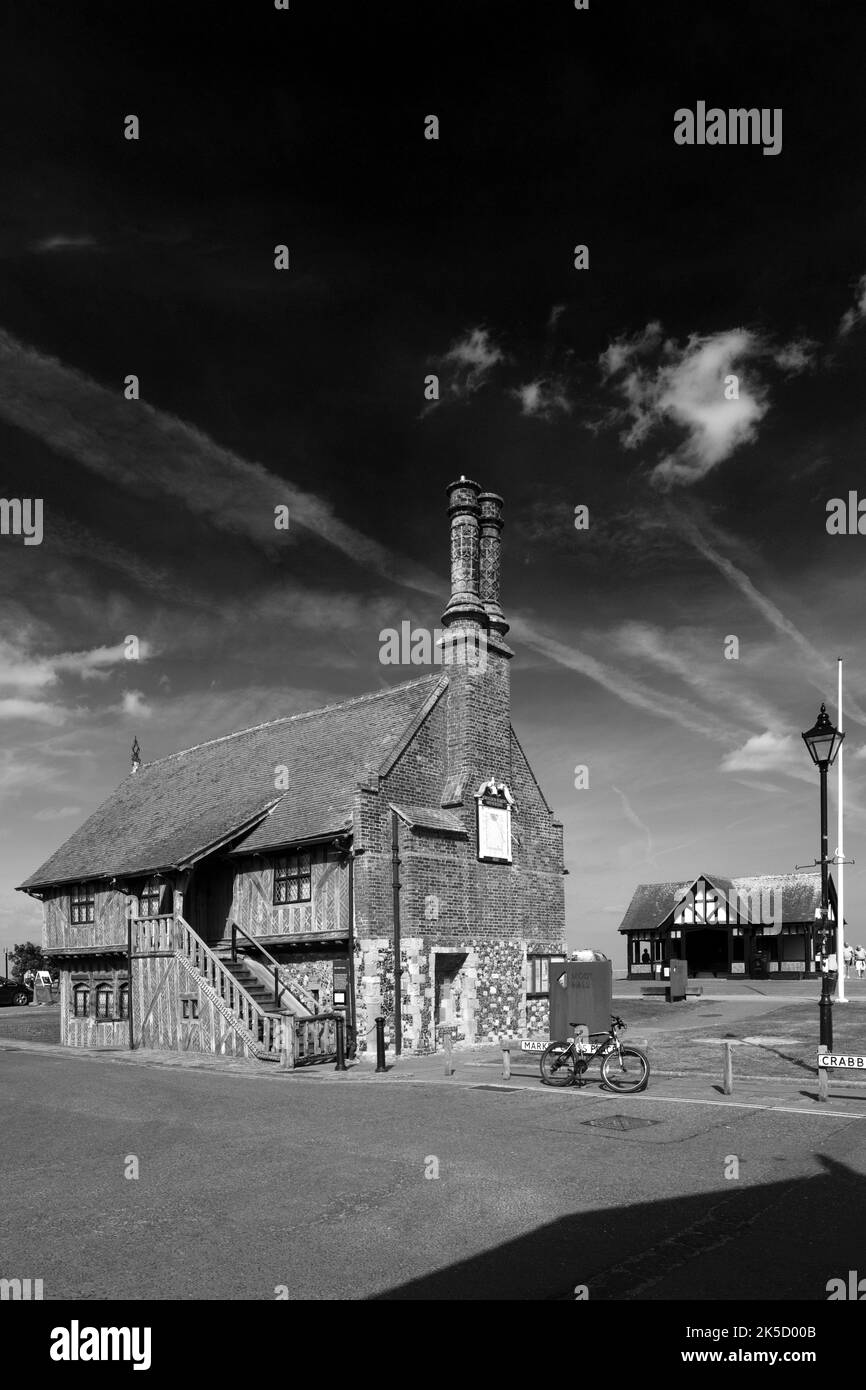The Moot Hall and promenade of Aldeburgh town, Suffolk, East Anglia, England Stock Photo