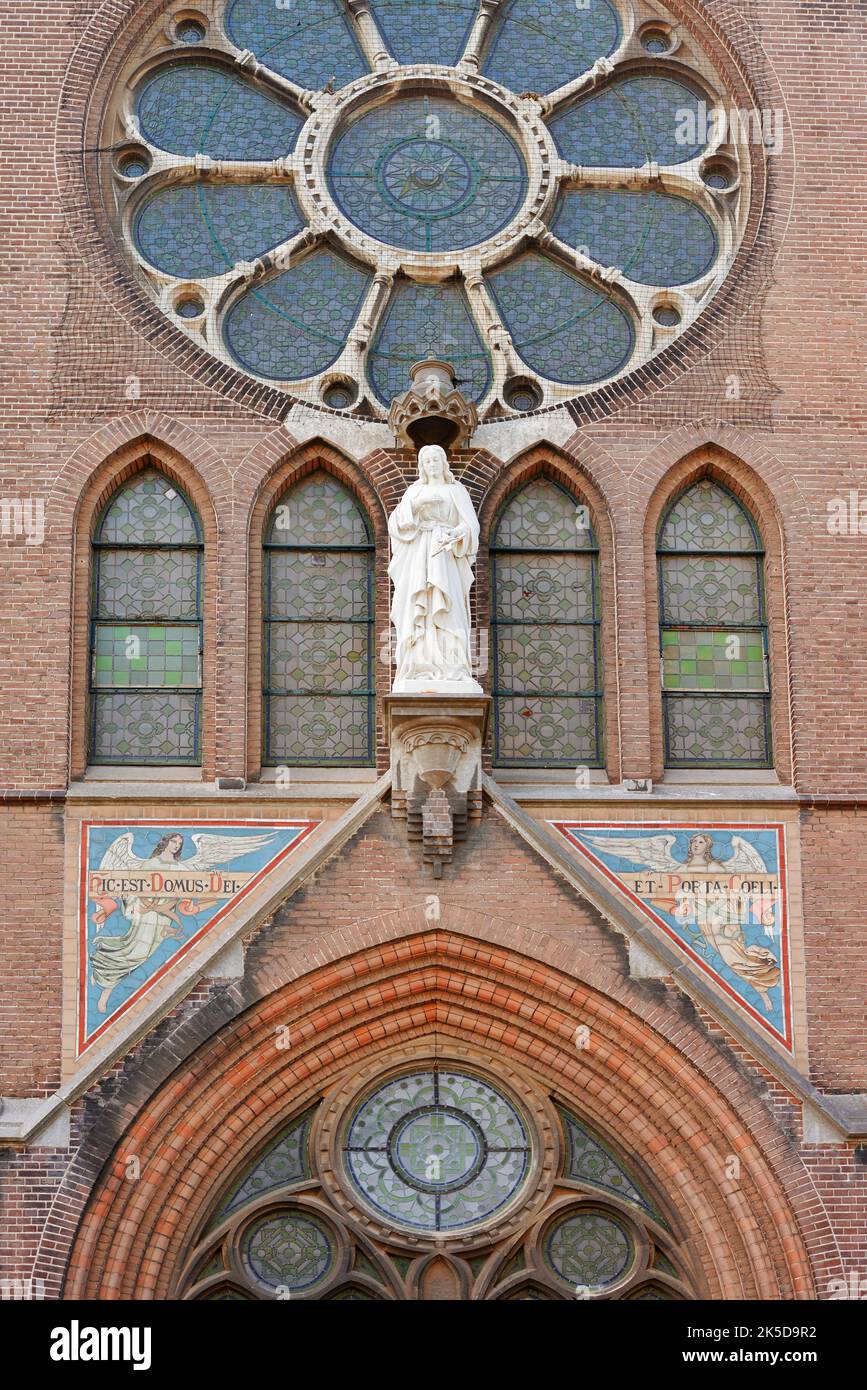 Statue of mary magdalene hi-res stock photography and images - Alamy