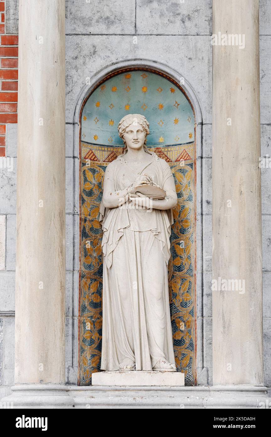 Rijksmuseum, statue on the facade, Museumplein, Amsterdam, North Holland, Netherlands Stock Photo