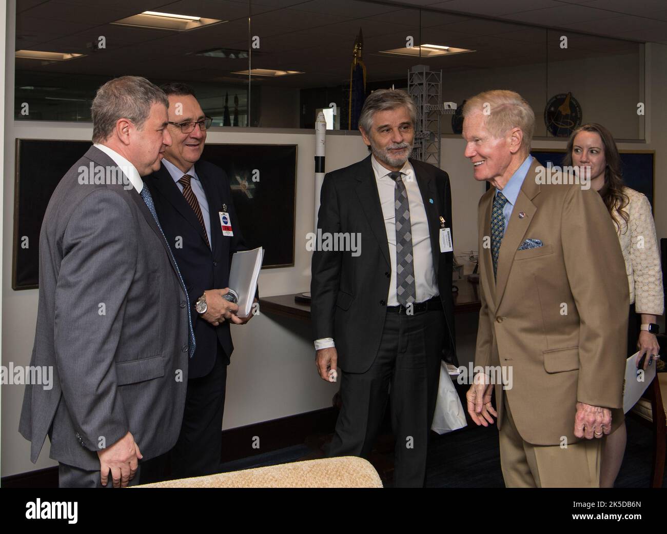 Actividades espaciales hires stock photography and images Alamy