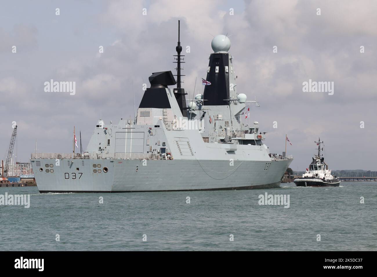 The Serco Marine Services tug SD BOUNTIFUL escorts the Royal Navy destroyer HMS DUNCAN towards a berth in the Naval Base Stock Photo