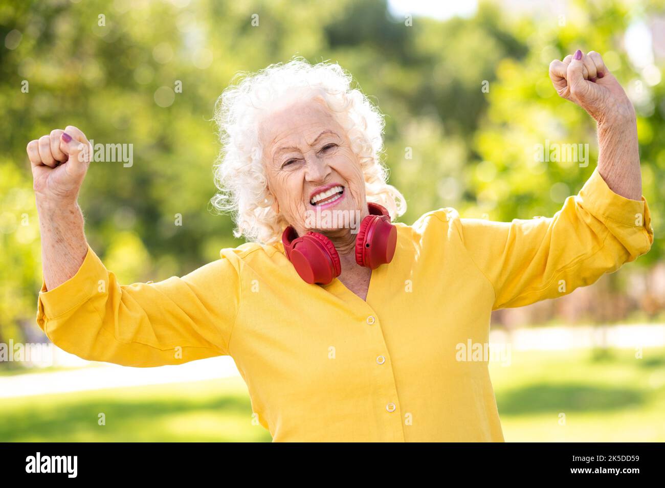 Cool, modern and happy old senior woman portrait - Elderly people in the age of 60, 70, 80 having fun and spending time together, concepts about elder Stock Photo