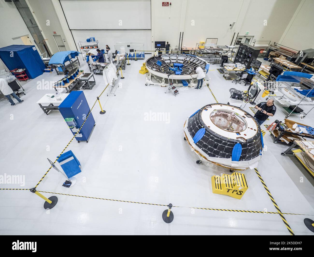 Lockheed Martin engineers assemble the Artemis I Orion crew module at ...