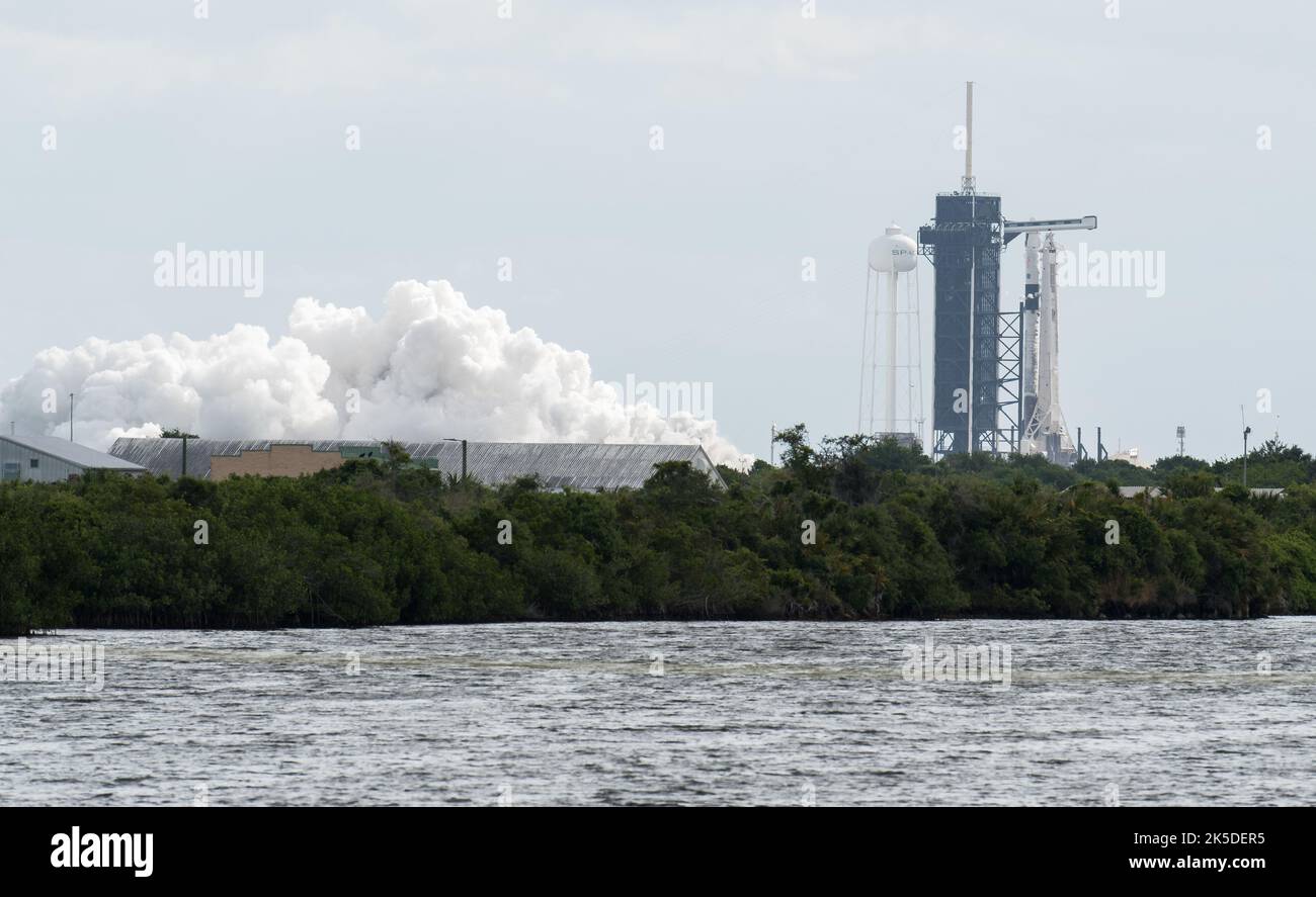 A SpaceX Falcon 9 rocket with the company's Crew Dragon spacecraft ...