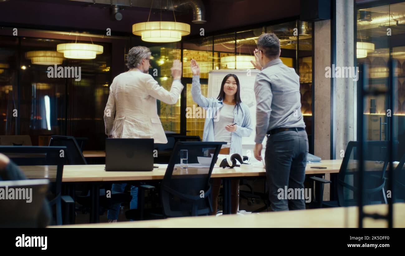 Office present presentation business hi res stock photography and Office present presentation business hi res stock photography and