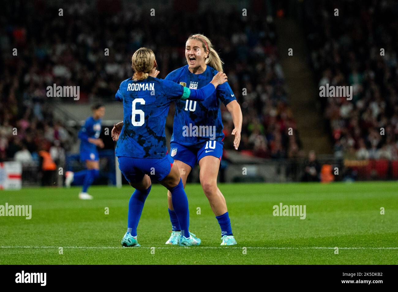 London, UK. 07th Oct, 2022. Lindsey Horan (10 USA) celebrates with ...