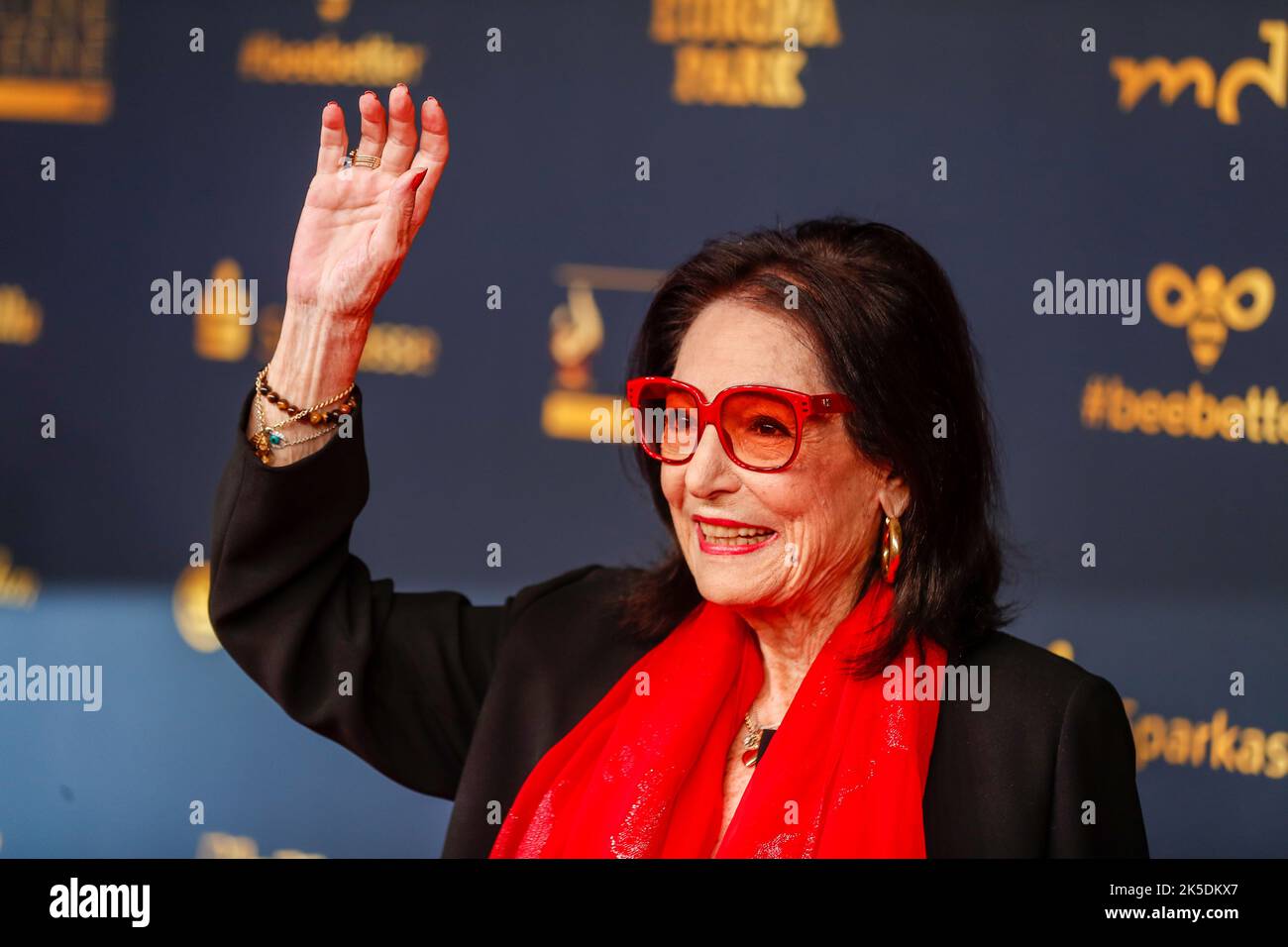 Leipzig, Germany. 07th Oct, 2022. Nana Mouskouri is coming to the 'Goldene Henne' media award ceremony in Leipzig. The award is given to stars from music, sports and show business. Credit: Gerald Matzka/dpa/Alamy Live News Stock Photo