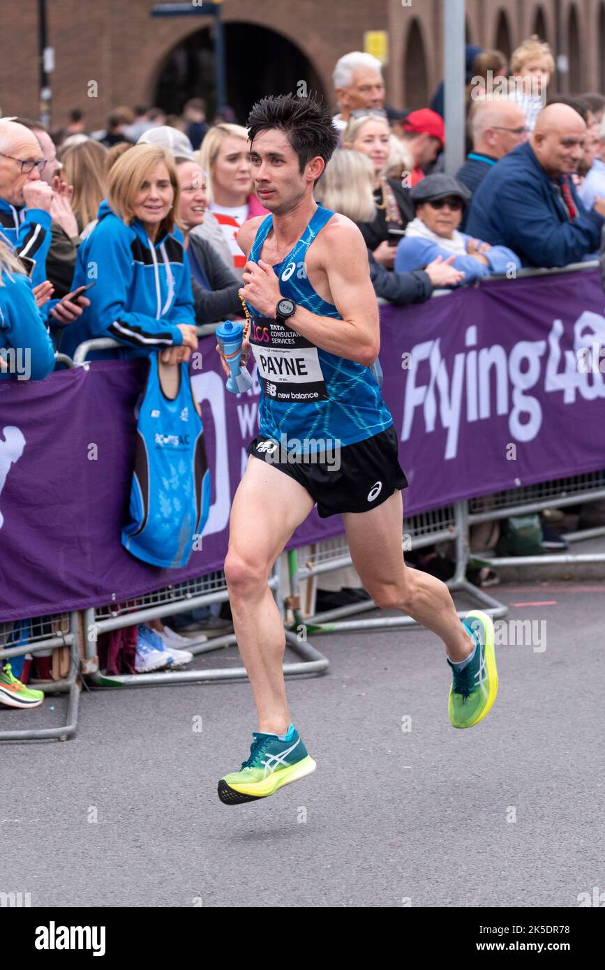 Tony Ah-Thit Payne racing in the TCS London Marathon 2022 Elite Men's race in Tower Hill, City of London, UK. Tony Payne Stock Photo