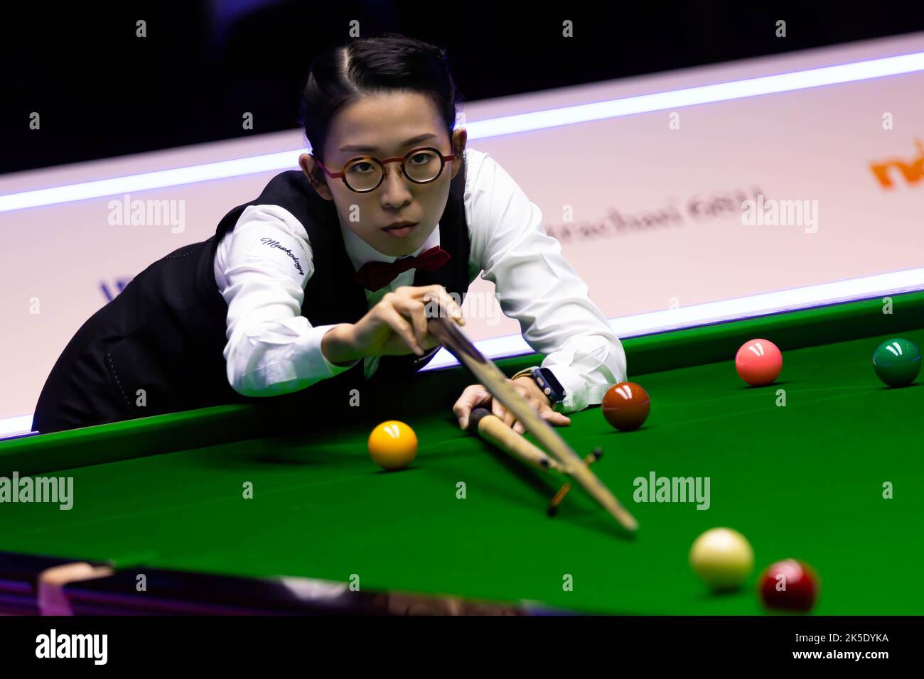 Snooker players hi-res stock photography and images - Page 12