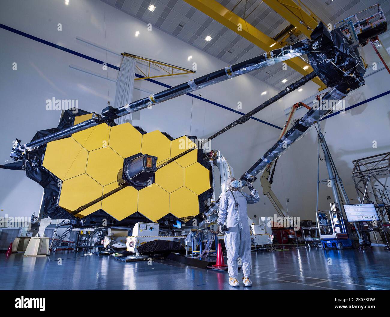 Following a successful deployment test of NASA Webb's mission-critical secondary mirror, technicians and engineers visually inspect the support structure that holds it in place. In order to do groundbreaking science, NASA's James Webb Space Telescope must first perform an extremely choreographed series of deployments, extensions, and movements that bring the observatory to life shortly after launch. An optimised version of a NASA image by experienced lead photographer Chris Gunn. Credit: NASA/Chris Gunn. For editorial use only. Stock Photo