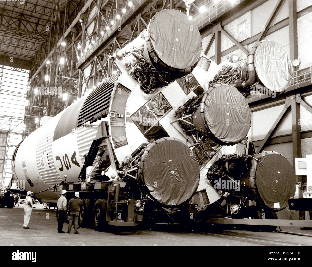 Photo libre de droit de Saturn V Fusée Isolée banque d'images et plus  d'images libres de droit de Saturn 5 - Saturn 5, Mission Spatiale Apollo,  Apollon - Dieu grec - iStock