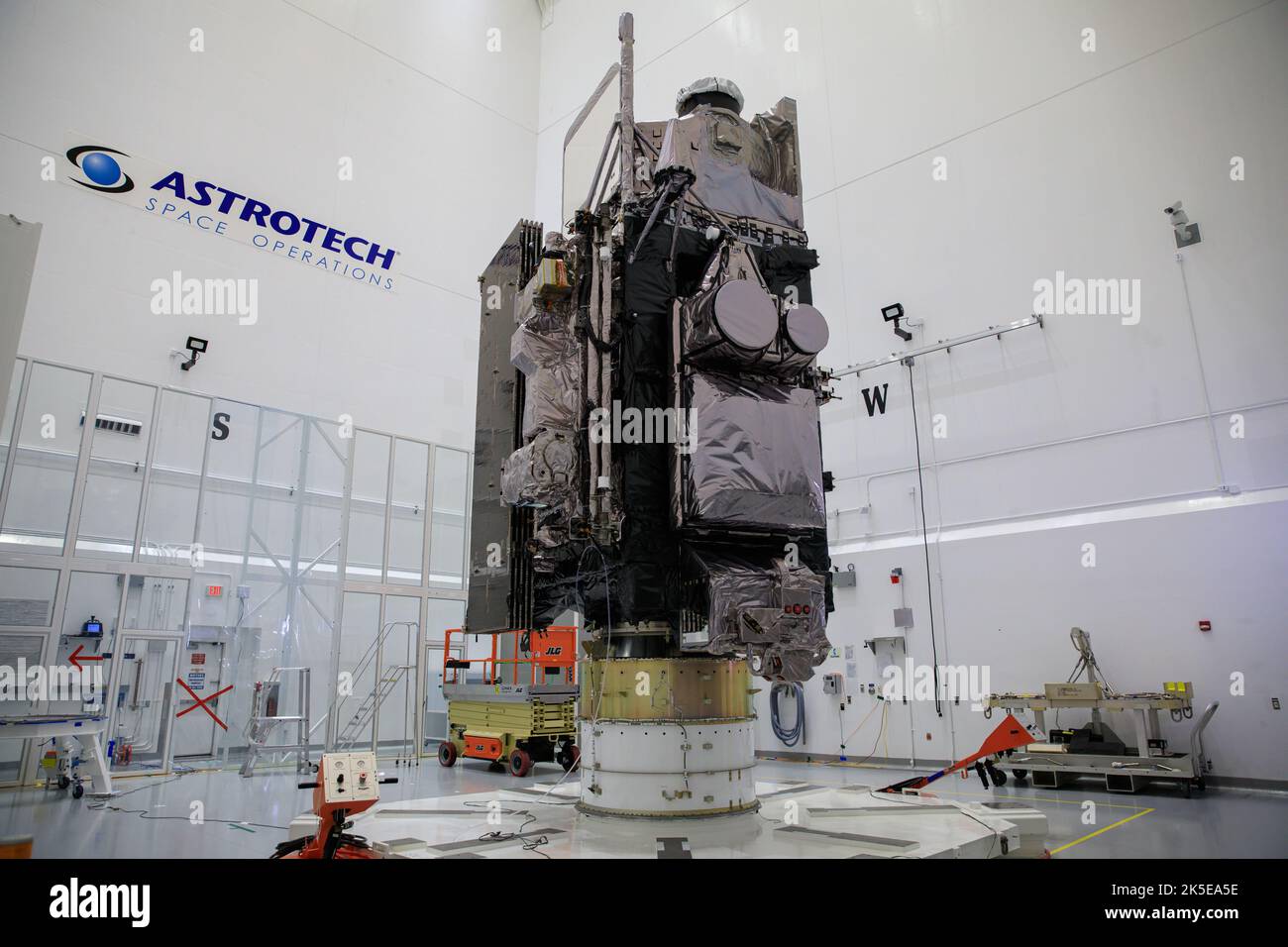 Astrotech space operations facility hi-res stock photography and images ...