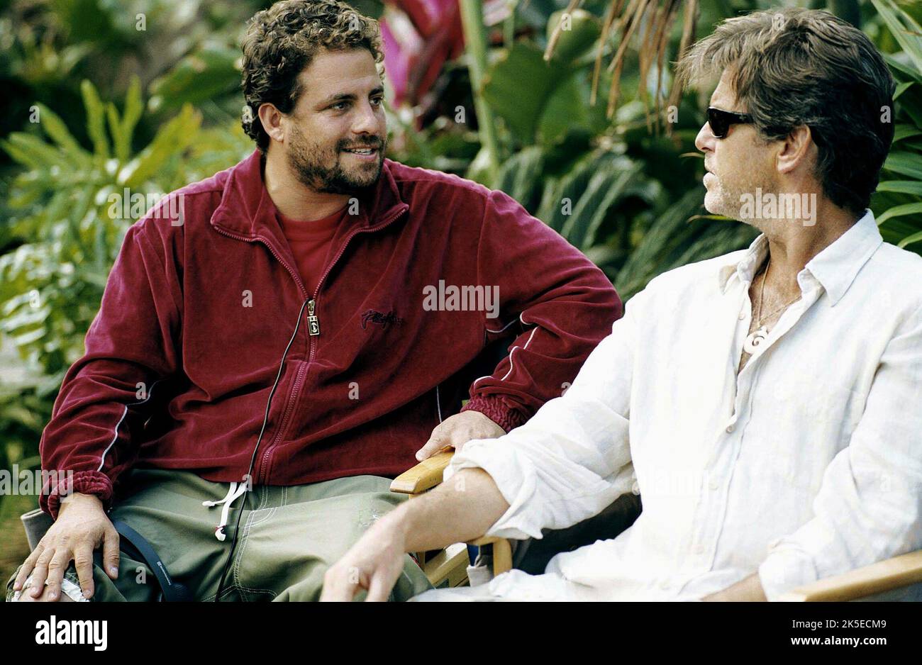 BRETT RATNER, PIERCE BROSNAN, AFTER THE SUNSET, 2004 Stock Photo Alamy