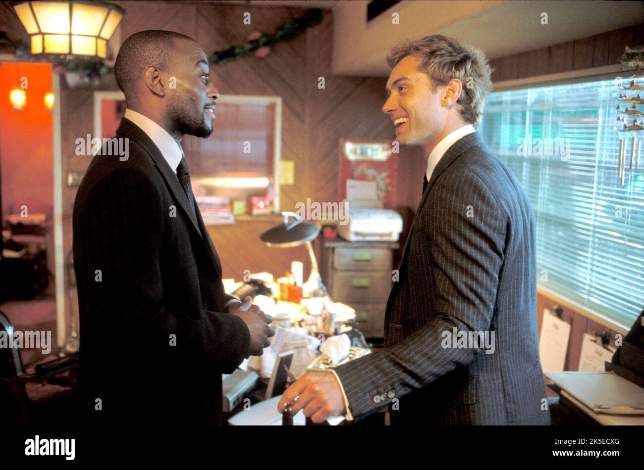 OMAR EPPS, JUDE LAW, ALFIE, 2004 Stock Photo Alamy