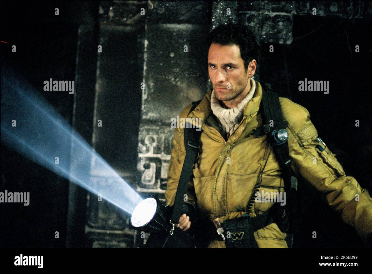 RAOUL BOVA, AVP: ALIEN VS. PREDATOR, 2004 Stock Photo - Alamy