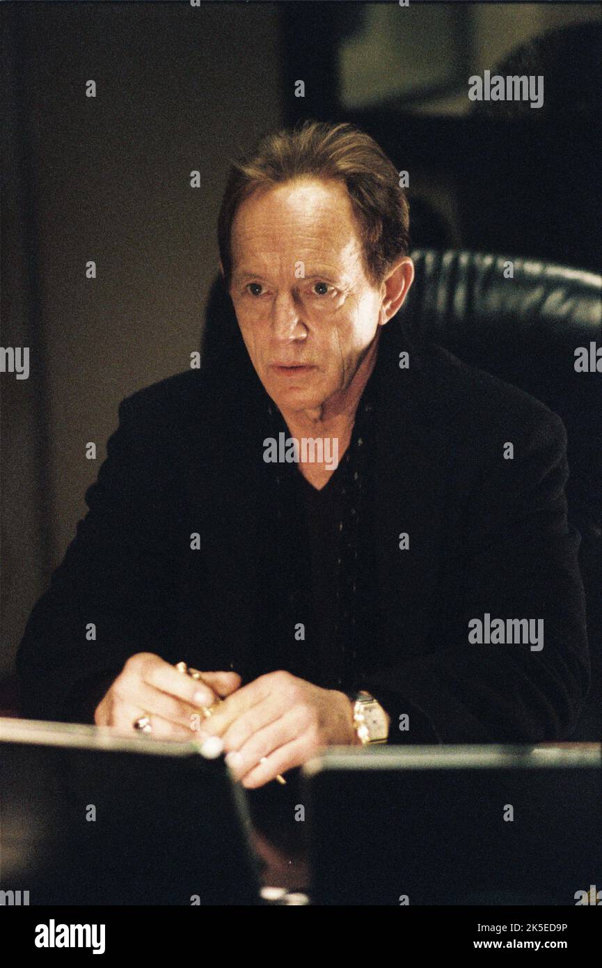 LANCE HENRIKSEN, AVP: ALIEN VS. PREDATOR, 2004 Stock Photo - Alamy