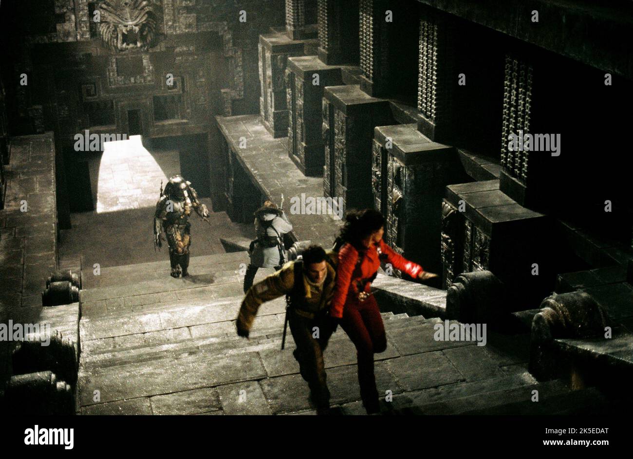 BOVA,LATHAN, AVP: ALIEN VS. PREDATOR, 2004 Stock Photo - Alamy