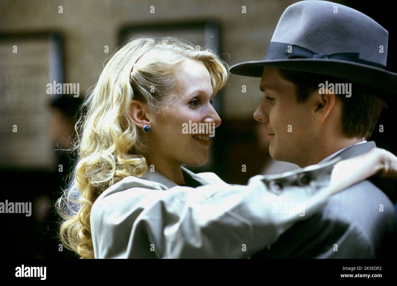 LUCY PUNCH, SHAUN EVANS, BEING JULIA, 2004 Stock Photo Alamy