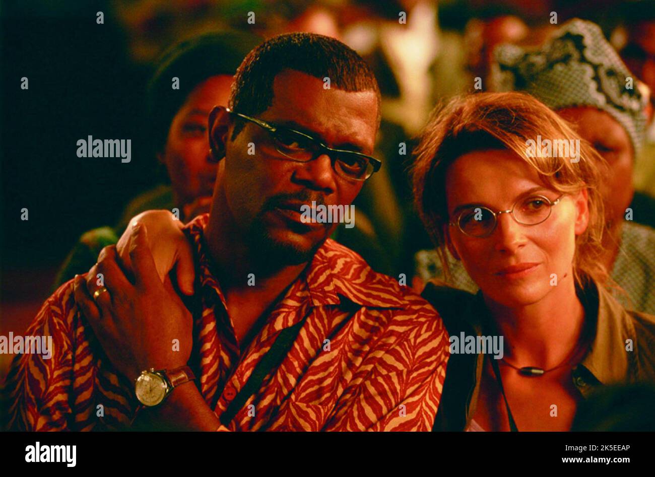 Samuel L. Jackson & Juliette Binoche Film: Country Of My Skull; Truth; In My Country; Guilt, Sorrow, And The Limits Of Forgiveness In The Ne (2004) Characters: Langston Whitfield & Anna Malan  Director: John Boorman 07 February 2004   **WARNING** This Photograph is for editorial use only and is the copyright of PHOENIX PICTURES and/or the Photographer assigned by the Film or Production Company and can only be reproduced by publications in conjunction with the promotion of the above Film. A Mandatory Credit To PHOENIX PICTURES is required. The Photographer should also be credited when known. No Stock Photo