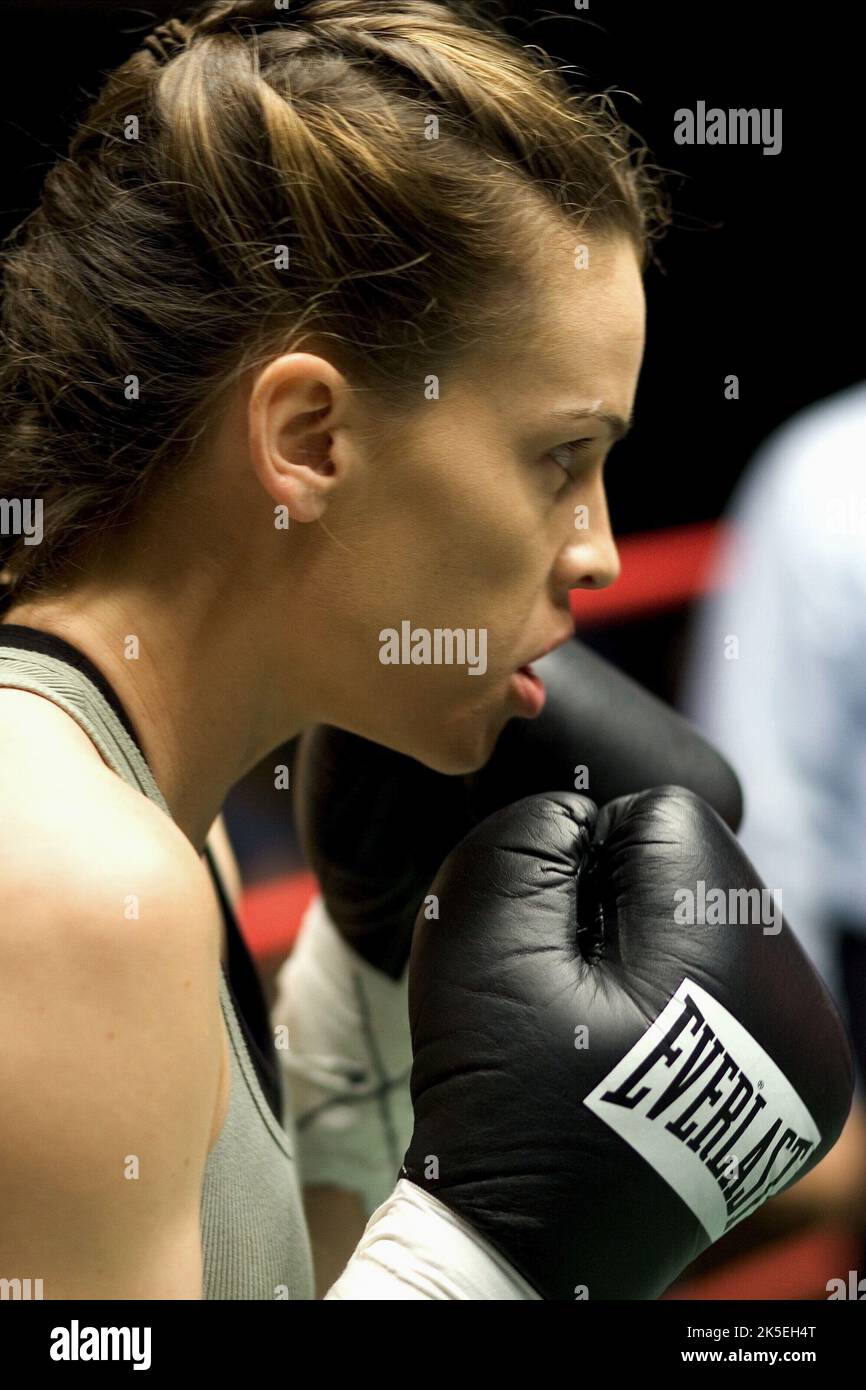 HILARY SWANK, MILLION DOLLAR BABY, 2004 Stock Photo - Alamy