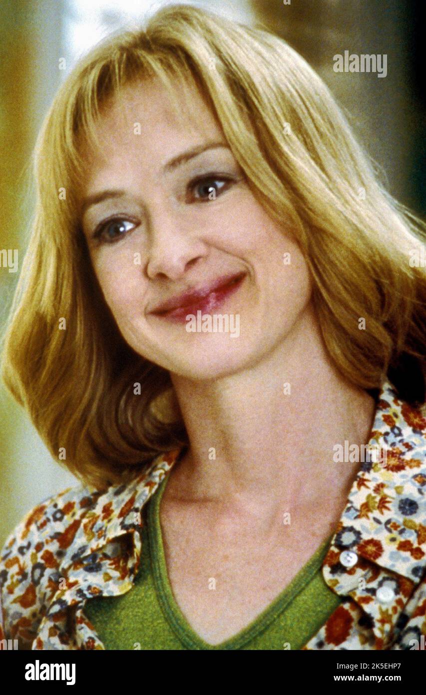 Joan cusack raising helen 2004 hires stock photography and images Alamy