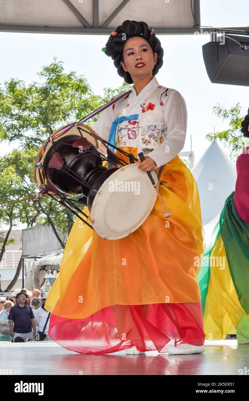 Traditional korean clothing hi res stock photography and images Page 20 Alamy