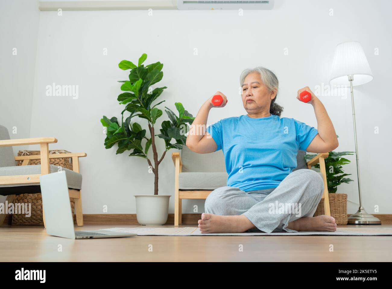 Lady with exercise equipment at home hi-res stock photography and images -  Page 4 - Alamy