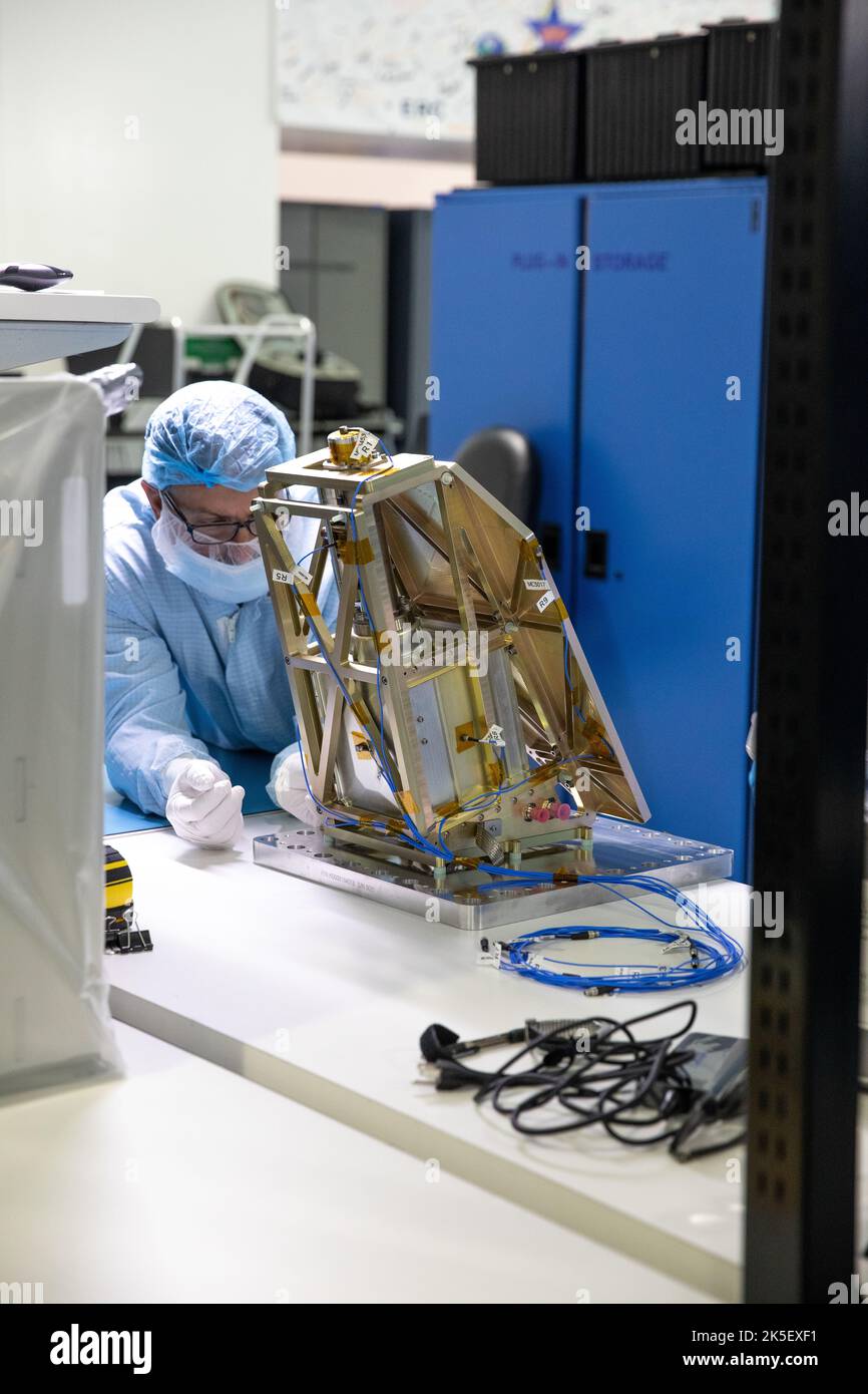 Engineers at NASA’s Kennedy Space Center in Florida remove the vibration fixture on the Mass Spectrometer observing lunar operations (MSolo) instrument on Aug. 4, 2022. The activity followed a vibration test in preparation for the Polar Resources Ice Mining Experiment-1 (PRIME-1) mission, which will be the first in-situ resource utilization demonstration on the Moon. MSolo is a commercial off-the-shelf mass spectrometer modified to work in space and will help analyze the chemical makeup of landing sites on the Moon, as well as study water on the lunar surface. Researchers and engineers are pre Stock Photo